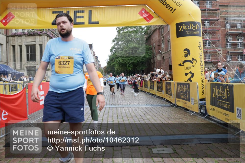 13.09.2026 - Kiel Lauf Yannick Fuchs http://msf.ph/oto/10462312 13.09.2026 09:54:24 Ziel 1414, 1441, 2368, 2485, 2865, 3283, 4263, 6327, 6825, 6986, 7090, 7127, 8830, 10261, 10424, 10434, 12753, 200, 2815, 2953, 3148, 3702, 3703, 4277, 4539, 4762, 4803, 4988, 5670, 5695, 7194, 7458, 8041, 8044, 8325, 8473, 9057, 9446, 9516, 9587, 10535, 11100, 3489, 4911, 5030, 5503, 5504, 5937, 6815, 8327, 12750, 12751, 200, 2657, 2691, 2748, 4144, 4539, 4762, 4803, 8041, 9057, 10535, 11872, 12390 meine-sportfotos.de