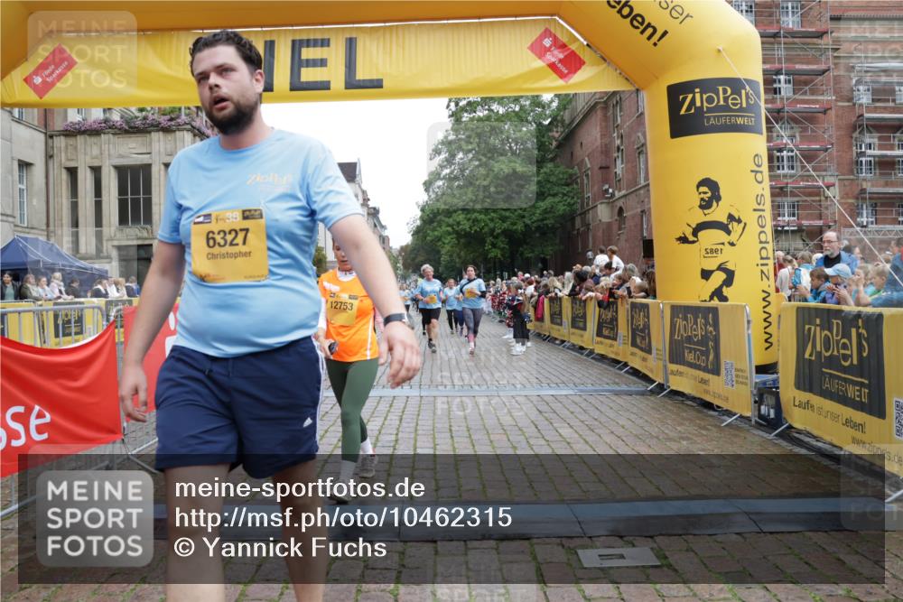 13.09.2026 - Kiel Lauf Yannick Fuchs http://msf.ph/oto/10462315 13.09.2026 09:54:25 Ziel 1414, 1441, 2368, 2485, 2865, 3283, 4263, 6327, 6825, 6986, 7090, 7127, 8830, 10261, 10424, 10434, 12753, 200, 2815, 2953, 3148, 3283, 3702, 3703, 4263, 4277, 4539, 4762, 4803, 4988, 5670, 5695, 7127, 7194, 7458, 8041, 8044, 8325, 8473, 9057, 9446, 9516, 9587, 10261, 10535, 11100, 3489, 4911, 5030, 5503, 5504, 5937, 6815, 7661, 8327, 12750, 12751, 200, 2657, 2691, 2748, 2953, 4144, 4539, 4762, 4803, 5695, 7194, 8041, 8044, 8473, 9057, 9516, 10535, 11872, 12390 meine-sportfotos.de