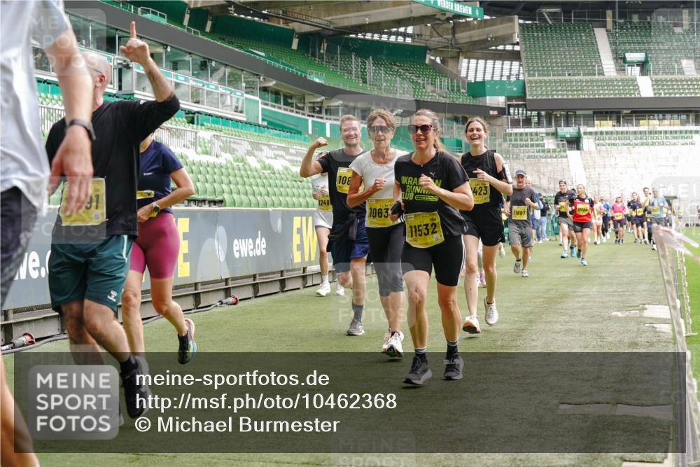 13.09.2026 - 21. swb-Marathon Bremen Michael Burmester http://msf.ph/oto/10462368 13.09.2026 10:34:40 Laufen im Stadion 10018, 10093, 10144, 10147, 10157, 10173, 10175, 10177, 10184, 10185, 10211, 10236, 10240, 10245, 10254, 10297, 10355, 10356, 10367, 10368, 10369, 10377, 10408, 10415, 10423, 10427, 10428, 10460, 10485, 10492, 10528, 10530, 10559, 10578, 10604, 10639, 10668, 10669, 10673, 10677, 10687, 10691, 10699, 10700, 10715, 10749, 10750, 10772, 10787, 10788, 10809, 10828, 10857, 10914, 10928, 11126, 11162, 11343, 11803, 11965, 10146, 10222 meine-sportfotos.de