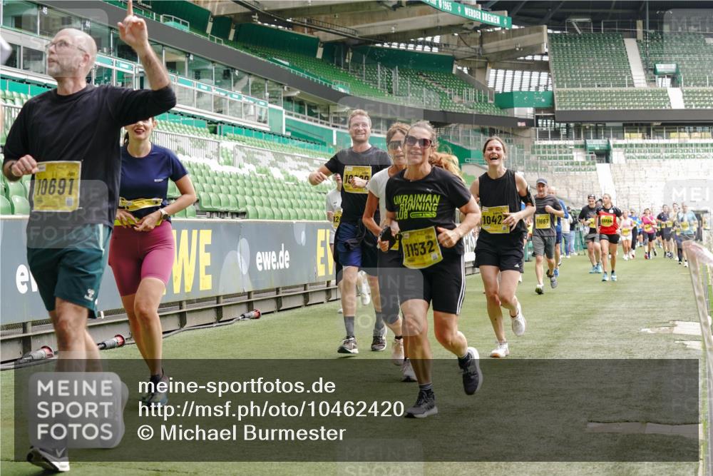 13.09.2026 - 21. swb-Marathon Bremen Michael Burmester http://msf.ph/oto/10462420 13.09.2026 10:34:40 Laufen im Stadion 10018, 10093, 10144, 10147, 10157, 10173, 10175, 10177, 10184, 10185, 10211, 10236, 10240, 10245, 10254, 10297, 10355, 10356, 10367, 10368, 10369, 10377, 10408, 10415, 10423, 10427, 10428, 10460, 10485, 10492, 10528, 10530, 10559, 10578, 10604, 10639, 10668, 10669, 10673, 10677, 10687, 10691, 10699, 10700, 10715, 10749, 10750, 10772, 10787, 10788, 10809, 10828, 10857, 10914, 10928, 11126, 11162, 11343, 11803, 11965, 10146, 10222 meine-sportfotos.de