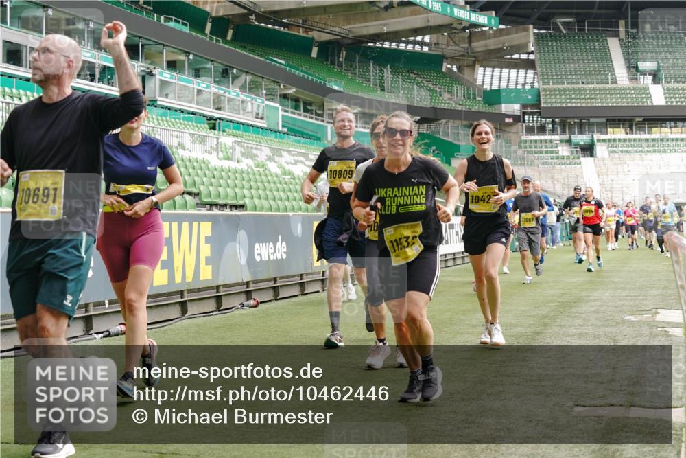 13.09.2026 - 21. swb-Marathon Bremen Michael Burmester http://msf.ph/oto/10462446 13.09.2026 10:34:40 Laufen im Stadion 10018, 10093, 10144, 10147, 10157, 10173, 10175, 10177, 10184, 10185, 10211, 10236, 10240, 10245, 10254, 10297, 10355, 10356, 10367, 10368, 10369, 10377, 10408, 10415, 10423, 10427, 10428, 10460, 10485, 10492, 10528, 10530, 10559, 10578, 10604, 10639, 10668, 10669, 10673, 10677, 10687, 10691, 10699, 10700, 10715, 10749, 10750, 10772, 10787, 10788, 10809, 10828, 10857, 10914, 10928, 11126, 11162, 11343, 11803, 11965, 10146, 10222 meine-sportfotos.de