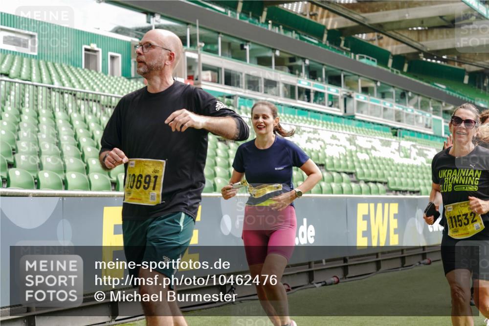 13.09.2026 - 21. swb-Marathon Bremen Michael Burmester http://msf.ph/oto/10462476 13.09.2026 10:34:41 Laufen im Stadion 10018, 10093, 10144, 10147, 10157, 10173, 10175, 10177, 10184, 10185, 10236, 10240, 10245, 10254, 10297, 10355, 10356, 10367, 10368, 10369, 10377, 10408, 10415, 10423, 10427, 10428, 10460, 10485, 10492, 10528, 10530, 10559, 10578, 10604, 10639, 10668, 10669, 10673, 10677, 10687, 10691, 10699, 10700, 10715, 10749, 10750, 10772, 10787, 10788, 10809, 10828, 10857, 10914, 10928, 11126, 11162, 11343, 11803, 11965, 10146, 10222 meine-sportfotos.de