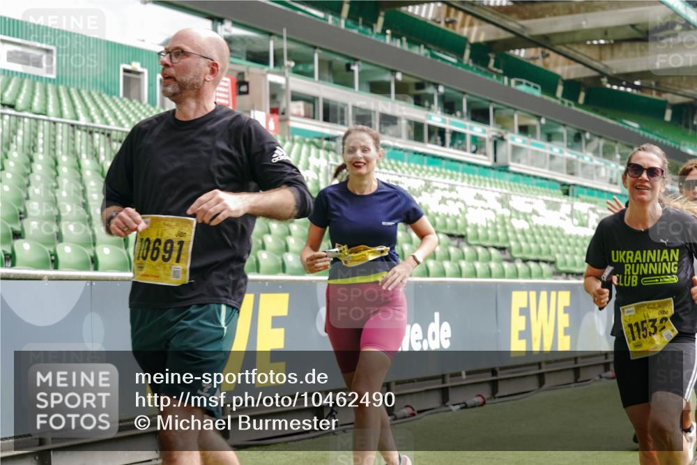 13.09.2026 - 21. swb-Marathon Bremen Michael Burmester http://msf.ph/oto/10462490 13.09.2026 10:34:41 Laufen im Stadion 10018, 10093, 10144, 10147, 10157, 10173, 10175, 10177, 10184, 10185, 10236, 10240, 10245, 10254, 10297, 10355, 10356, 10367, 10368, 10369, 10377, 10408, 10415, 10423, 10427, 10428, 10460, 10485, 10492, 10528, 10530, 10559, 10578, 10604, 10639, 10668, 10669, 10673, 10677, 10687, 10691, 10699, 10700, 10715, 10749, 10750, 10772, 10787, 10788, 10809, 10828, 10857, 10914, 10928, 11126, 11162, 11343, 11803, 11965, 10146, 10222 meine-sportfotos.de