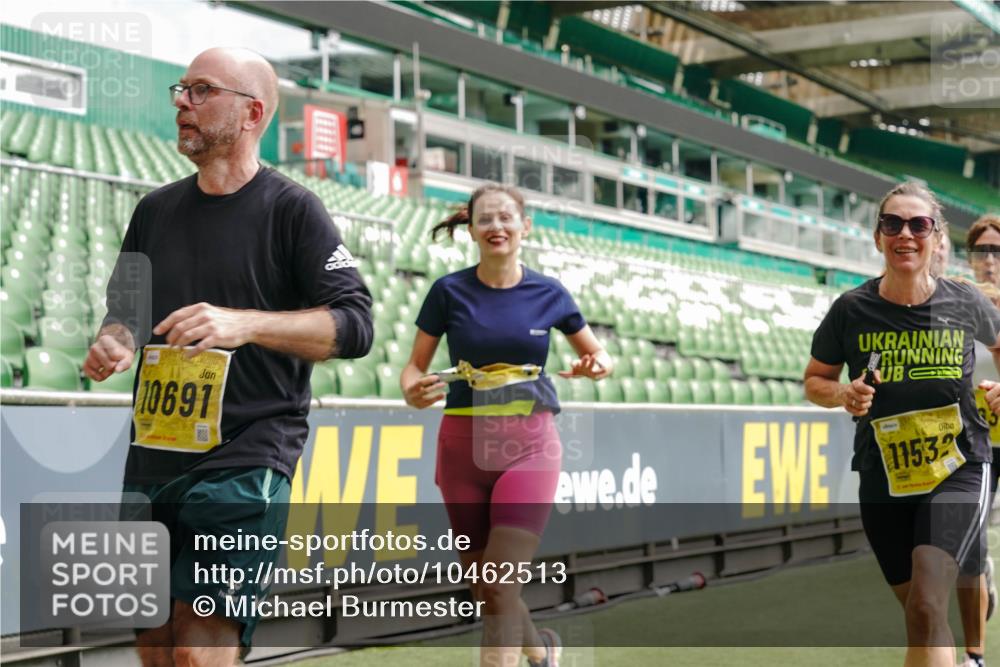 13.09.2026 - 21. swb-Marathon Bremen Michael Burmester http://msf.ph/oto/10462513 13.09.2026 10:34:41 Laufen im Stadion 10018, 10093, 10144, 10147, 10157, 10173, 10175, 10177, 10184, 10185, 10236, 10240, 10245, 10254, 10297, 10355, 10356, 10367, 10368, 10369, 10377, 10408, 10415, 10423, 10427, 10428, 10460, 10485, 10492, 10528, 10530, 10559, 10578, 10604, 10639, 10668, 10669, 10673, 10677, 10687, 10691, 10699, 10700, 10715, 10749, 10750, 10772, 10787, 10788, 10809, 10828, 10857, 10914, 10928, 11126, 11162, 11343, 11803, 11965, 10146, 10222 meine-sportfotos.de