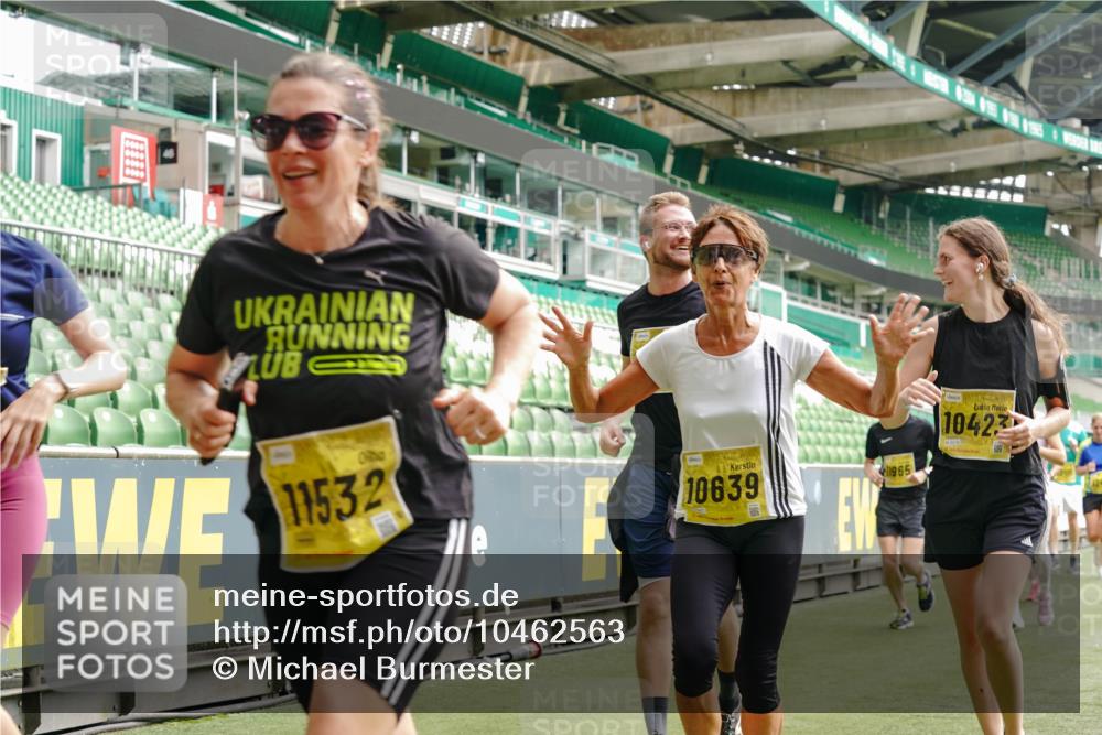 13.09.2026 - 21. swb-Marathon Bremen Michael Burmester http://msf.ph/oto/10462563 13.09.2026 10:34:42 Laufen im Stadion 10018, 10093, 10144, 10147, 10157, 10173, 10175, 10177, 10184, 10185, 10236, 10240, 10245, 10254, 10297, 10355, 10356, 10367, 10368, 10369, 10377, 10408, 10415, 10423, 10427, 10428, 10460, 10485, 10492, 10528, 10530, 10559, 10578, 10604, 10639, 10668, 10669, 10673, 10677, 10687, 10691, 10699, 10700, 10715, 10749, 10750, 10772, 10787, 10788, 10809, 10828, 10857, 10914, 10928, 11126, 11162, 11343, 11803, 11965, 10146, 10222 meine-sportfotos.de