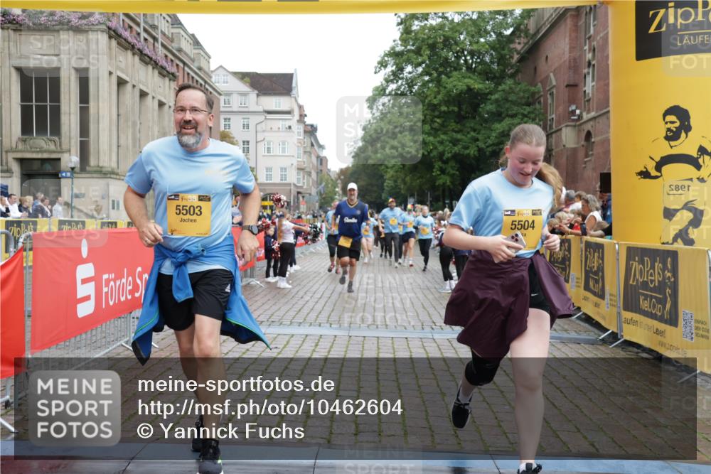 13.09.2026 - Kiel Lauf Yannick Fuchs http://msf.ph/oto/10462604 13.09.2026 09:54:43 Ziel 449, 2979, 3489, 3846, 4911, 4948, 5503, 5504, 6815, 7661, 7813, 7819, 8327, 1414, 1441, 2368, 2485, 2865, 3148, 3283, 4263, 5030, 5937, 6327, 6825, 6986, 7090, 7127, 8325, 8830, 9587, 10261, 10424, 10434, 12750, 12751, 12753, 1436, 4107, 4640, 5307, 6054, 6158, 6955, 7969, 9509, 9588, 9790, 9932, 10635, 2815, 3148, 3702, 3703, 4277, 5670, 7458, 8325, 9587 meine-sportfotos.de