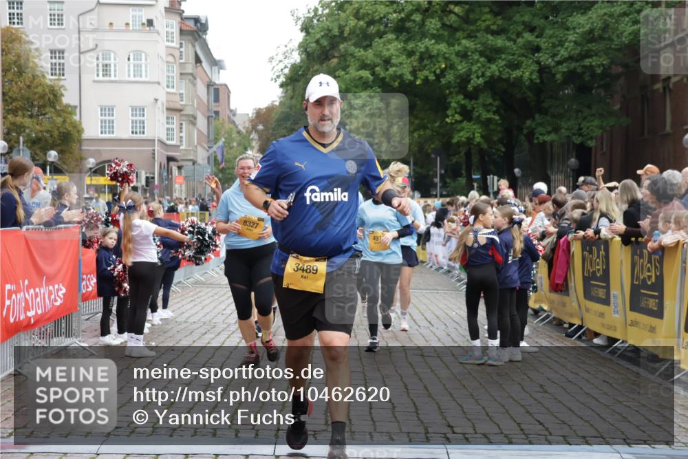13.09.2026 - Kiel Lauf Yannick Fuchs http://msf.ph/oto/10462620 13.09.2026 09:54:45 Ziel 449, 2979, 3489, 3846, 4911, 4948, 5503, 5504, 6815, 7661, 7813, 7819, 8327, 9932, 1414, 1441, 2368, 2485, 2865, 3283, 4263, 5030, 5937, 6327, 6815, 6825, 6986, 7090, 7127, 8325, 8830, 9587, 10261, 10424, 10434, 12750, 12751, 12753, 1412, 1436, 4107, 4640, 5307, 6054, 6158, 6955, 7969, 9509, 9588, 9790, 10635, 2815, 3148, 3702, 3703, 4277, 7458, 8325, 9587 meine-sportfotos.de