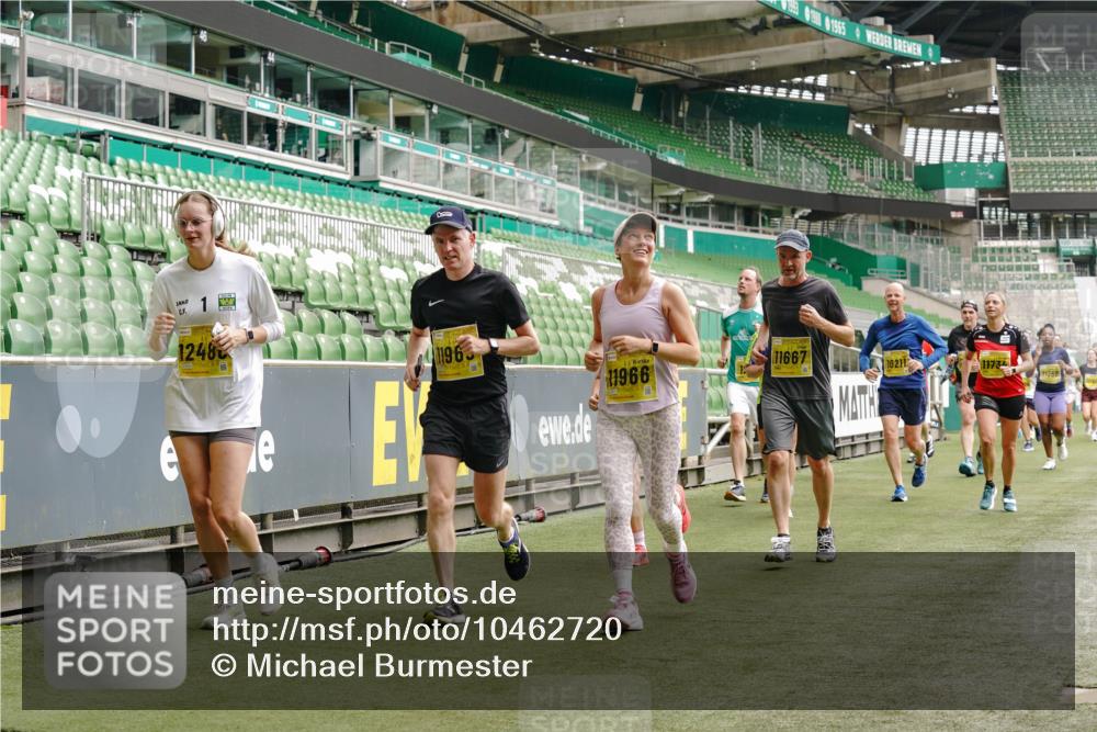 13.09.2026 - 21. swb-Marathon Bremen Michael Burmester http://msf.ph/oto/10462720 13.09.2026 10:34:44 Laufen im Stadion 10018, 10093, 10144, 10147, 10157, 10173, 10175, 10177, 10185, 10236, 10240, 10245, 10254, 10297, 10309, 10355, 10356, 10367, 10368, 10369, 10377, 10408, 10415, 10423, 10427, 10428, 10460, 10485, 10492, 10528, 10530, 10559, 10578, 10604, 10639, 10668, 10669, 10673, 10677, 10687, 10691, 10699, 10700, 10715, 10749, 10750, 10772, 10787, 10788, 10809, 10828, 10857, 10914, 10928, 11126, 11162, 11343, 11803, 11965, 10146, 10222 meine-sportfotos.de