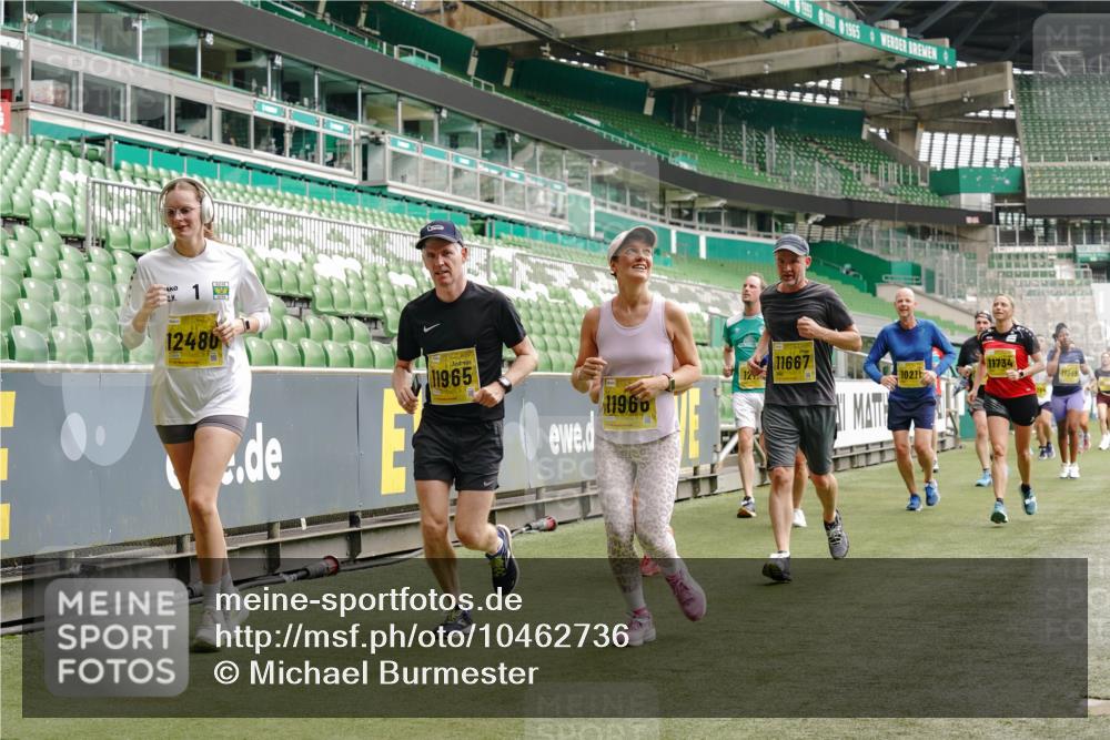 13.09.2026 - 21. swb-Marathon Bremen Michael Burmester http://msf.ph/oto/10462736 13.09.2026 10:34:44 Laufen im Stadion 10018, 10093, 10144, 10147, 10157, 10173, 10175, 10177, 10185, 10236, 10240, 10245, 10254, 10297, 10309, 10355, 10356, 10367, 10368, 10369, 10377, 10408, 10415, 10423, 10427, 10428, 10460, 10485, 10492, 10528, 10530, 10559, 10578, 10604, 10639, 10668, 10669, 10673, 10677, 10687, 10691, 10699, 10700, 10715, 10749, 10750, 10772, 10787, 10788, 10809, 10828, 10857, 10914, 10928, 11126, 11162, 11343, 11803, 11965, 10146, 10222 meine-sportfotos.de