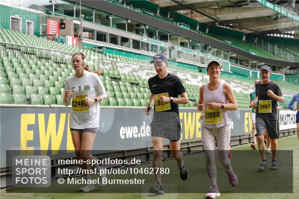 13.09.2026 - 21. swb-Marathon Bremen Michael Burmester http://msf.ph/oto/10462780 13.09.2026 10:34:44 Laufen im Stadion 10018, 10093, 10144, 10147, 10157, 10173, 10175, 10177, 10185, 10236, 10240, 10245, 10254, 10297, 10309, 10355, 10356, 10367, 10368, 10369, 10377, 10408, 10415, 10423, 10427, 10428, 10460, 10485, 10492, 10528, 10530, 10559, 10578, 10604, 10639, 10668, 10669, 10673, 10677, 10687, 10691, 10699, 10700, 10715, 10749, 10750, 10772, 10787, 10788, 10809, 10828, 10857, 10914, 10928, 11126, 11162, 11343, 11803, 11965, 10146, 10222 meine-sportfotos.de