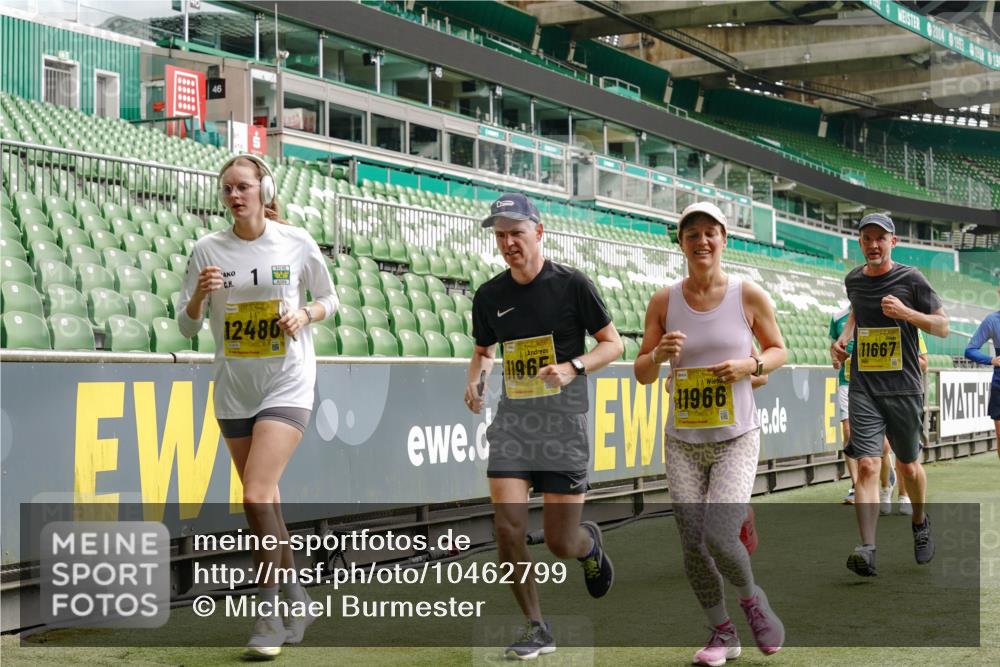 13.09.2026 - 21. swb-Marathon Bremen Michael Burmester http://msf.ph/oto/10462799 13.09.2026 10:34:45 Laufen im Stadion 10018, 10093, 10144, 10147, 10157, 10173, 10175, 10177, 10181, 10185, 10236, 10240, 10245, 10254, 10297, 10309, 10355, 10356, 10367, 10368, 10369, 10377, 10415, 10423, 10427, 10428, 10460, 10485, 10492, 10528, 10530, 10559, 10578, 10604, 10636, 10639, 10668, 10669, 10673, 10677, 10687, 10691, 10699, 10700, 10715, 10750, 10772, 10787, 10788, 10809, 10828, 10857, 10914, 10928, 11126, 11162, 11343, 11803, 11965, 10146, 10222 meine-sportfotos.de