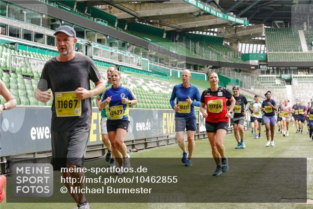 13.09.2026 - 21. swb-Marathon Bremen Michael Burmester http://msf.ph/oto/10462855 13.09.2026 10:34:46 Laufen im Stadion 10018, 10093, 10144, 10147, 10157, 10173, 10175, 10177, 10181, 10185, 10236, 10240, 10245, 10254, 10297, 10309, 10355, 10356, 10367, 10368, 10369, 10377, 10415, 10423, 10427, 10428, 10460, 10485, 10492, 10528, 10559, 10578, 10604, 10636, 10639, 10668, 10669, 10673, 10677, 10687, 10691, 10699, 10700, 10715, 10750, 10772, 10787, 10788, 10809, 10828, 10857, 10914, 10928, 11126, 11162, 11343, 11803, 11965, 10146, 10222 meine-sportfotos.de