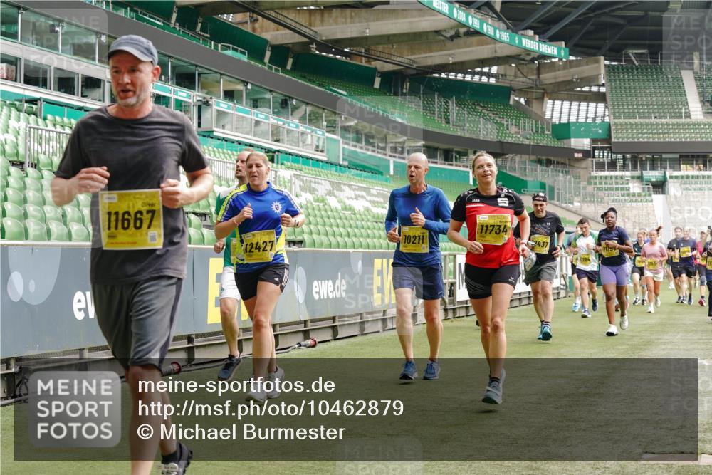 13.09.2026 - 21. swb-Marathon Bremen Michael Burmester http://msf.ph/oto/10462879 13.09.2026 10:34:46 Laufen im Stadion 10018, 10093, 10144, 10147, 10157, 10173, 10175, 10177, 10181, 10185, 10236, 10240, 10245, 10254, 10297, 10309, 10355, 10356, 10367, 10368, 10369, 10377, 10415, 10423, 10427, 10428, 10460, 10485, 10492, 10528, 10559, 10578, 10604, 10636, 10639, 10668, 10669, 10673, 10677, 10687, 10691, 10699, 10700, 10715, 10750, 10772, 10787, 10788, 10809, 10828, 10857, 10914, 10928, 11126, 11162, 11343, 11803, 11965, 10146, 10222 meine-sportfotos.de