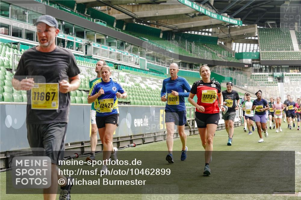 13.09.2026 - 21. swb-Marathon Bremen Michael Burmester http://msf.ph/oto/10462899 13.09.2026 10:34:47 Laufen im Stadion 10018, 10093, 10144, 10147, 10157, 10173, 10175, 10177, 10181, 10185, 10236, 10240, 10245, 10254, 10297, 10309, 10355, 10356, 10367, 10368, 10369, 10377, 10415, 10423, 10427, 10428, 10460, 10485, 10492, 10528, 10559, 10578, 10604, 10636, 10639, 10668, 10669, 10673, 10677, 10687, 10691, 10699, 10700, 10715, 10772, 10787, 10788, 10809, 10828, 10857, 10914, 10928, 11126, 11162, 11343, 11803, 11965, 10146, 10222 meine-sportfotos.de
