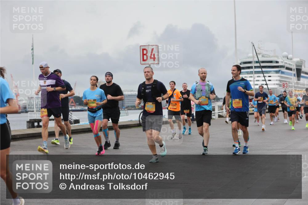 13.09.2026 - Kiel Lauf Andreas Tolksdorf http://msf.ph/oto/10462945 13.09.2026 12:03:15 Kiellinie 7490, 4, 9768, 3 meine-sportfotos.de