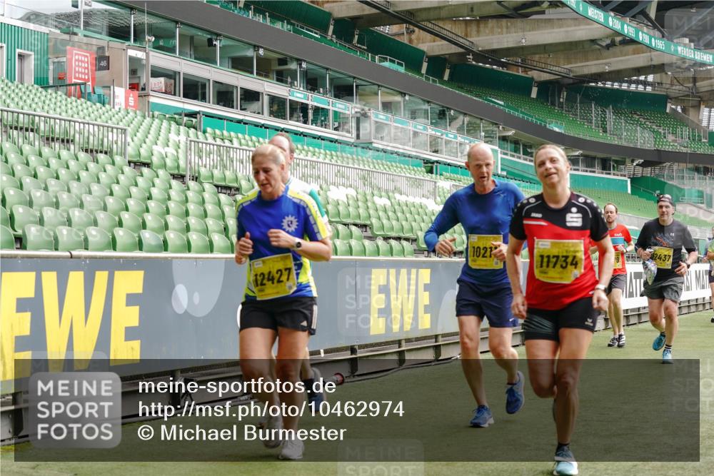 13.09.2026 - 21. swb-Marathon Bremen Michael Burmester http://msf.ph/oto/10462974 13.09.2026 10:34:47 Laufen im Stadion 10018, 10093, 10144, 10147, 10157, 10173, 10175, 10177, 10181, 10185, 10236, 10240, 10245, 10254, 10297, 10309, 10355, 10356, 10367, 10368, 10369, 10377, 10415, 10423, 10427, 10428, 10460, 10485, 10492, 10528, 10559, 10578, 10604, 10636, 10639, 10668, 10669, 10673, 10677, 10687, 10691, 10699, 10700, 10715, 10772, 10787, 10788, 10809, 10828, 10857, 10914, 10928, 11126, 11162, 11343, 11803, 11965, 10146, 10222 meine-sportfotos.de