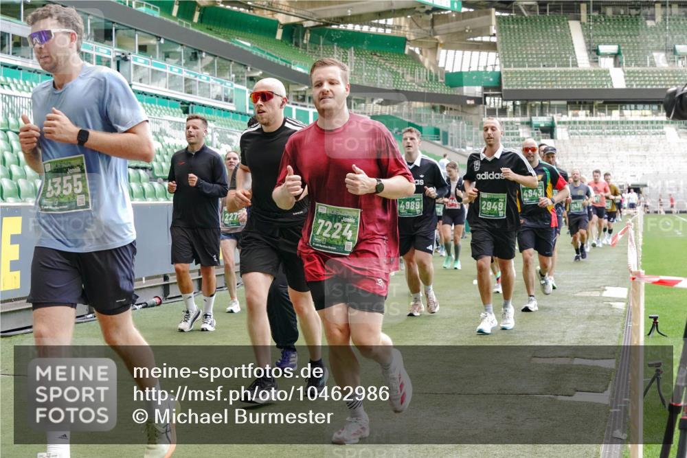 13.09.2026 - 21. swb-Marathon Bremen Michael Burmester http://msf.ph/oto/10462986 13.09.2026 13:12:38 Laufen im Stadion 118, 183, 265, 270, 278, 349, 514, 576, 695, 702, 703, 843, 933, 950, 1005, 1113, 1143, 1226, 1286, 1334, 1435, 1641, 1849, 1851, 1936, 1952, 1991, 2005, 2248, 2264, 2281, 2299, 2336, 2353, 2375, 2377, 2398, 2426, 2439, 2461, 2478, 2505, 2612, 2659, 2665, 2669, 2673, 2684, 2765, 2773, 2792, 2804, 2815, 2816, 2822, 2850, 2860, 2884, 2895, 2907, 2921, 2963, 2966, 2975, 2976, 3016, 3027, 3079, 3082, 3143, 3155, 3159, 3253, 3293, 3308, 3313, 3328, 3349, 3352, 3434, 551 meine-sportfotos.de