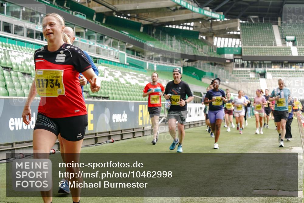 13.09.2026 - 21. swb-Marathon Bremen Michael Burmester http://msf.ph/oto/10462998 13.09.2026 10:34:48 Laufen im Stadion 10018, 10093, 10144, 10147, 10157, 10173, 10175, 10177, 10181, 10185, 10236, 10240, 10245, 10254, 10297, 10309, 10355, 10356, 10367, 10368, 10369, 10377, 10415, 10423, 10427, 10428, 10460, 10485, 10492, 10528, 10559, 10578, 10604, 10636, 10639, 10668, 10669, 10673, 10677, 10687, 10691, 10699, 10700, 10715, 10772, 10787, 10788, 10809, 10828, 10857, 10914, 10928, 11126, 11162, 11343, 11803, 11965, 10146, 10222 meine-sportfotos.de