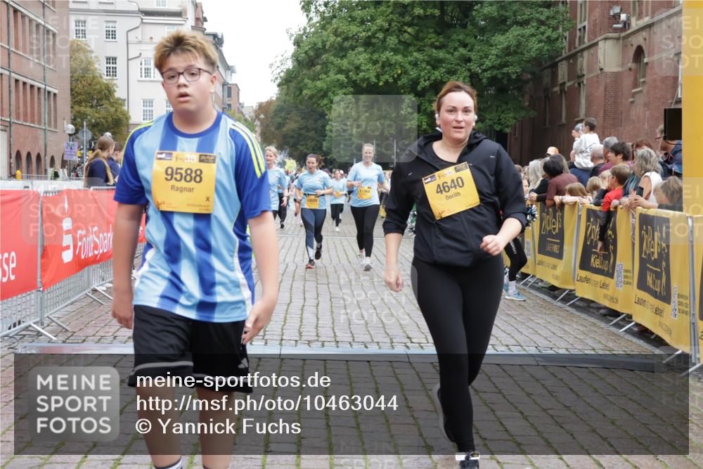 13.09.2026 - Kiel Lauf Yannick Fuchs http://msf.ph/oto/10463044 13.09.2026 09:55:07 Ziel 1412, 4640, 6102, 9588, 10609, 10635, 10743, 11564, 12514, 449, 1436, 2979, 3489, 3846, 4107, 4911, 4948, 5030, 5307, 5503, 5504, 6054, 6158, 6815, 6955, 7661, 7813, 7819, 7969, 8327, 9509, 9790, 9932, 12751, 1354, 1495, 2061, 2079, 2186, 5883, 7322, 9117, 1414, 2368, 5030, 5937, 6815, 6825, 7090, 8830, 12750, 12751 meine-sportfotos.de