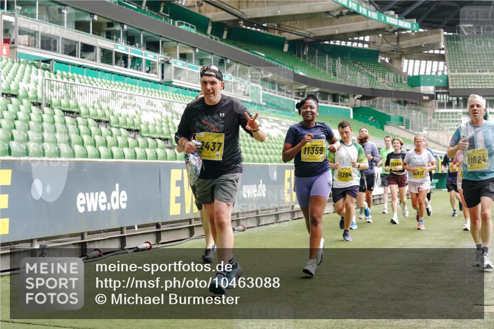 13.09.2026 - 21. swb-Marathon Bremen Michael Burmester http://msf.ph/oto/10463088 13.09.2026 10:34:50 Laufen im Stadion 10018, 10093, 10144, 10147, 10157, 10173, 10175, 10177, 10181, 10185, 10236, 10240, 10245, 10254, 10297, 10309, 10355, 10356, 10367, 10368, 10369, 10377, 10415, 10423, 10427, 10428, 10460, 10485, 10492, 10528, 10559, 10578, 10604, 10636, 10639, 10668, 10669, 10673, 10677, 10687, 10691, 10699, 10700, 10715, 10772, 10787, 10788, 10809, 10828, 10857, 10914, 10928, 11126, 11162, 11343, 11803, 11965, 10146, 10222 meine-sportfotos.de