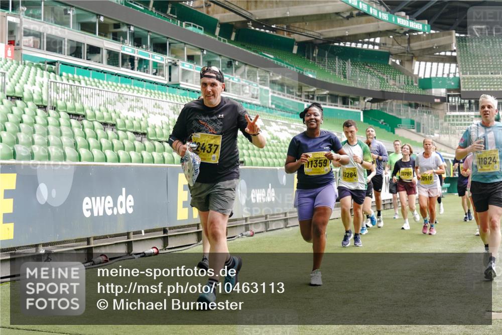 13.09.2026 - 21. swb-Marathon Bremen Michael Burmester http://msf.ph/oto/10463113 13.09.2026 10:34:50 Laufen im Stadion 10018, 10093, 10144, 10147, 10157, 10173, 10175, 10177, 10181, 10185, 10236, 10240, 10245, 10254, 10297, 10309, 10355, 10356, 10367, 10368, 10369, 10377, 10415, 10423, 10427, 10428, 10460, 10485, 10492, 10528, 10559, 10578, 10604, 10636, 10639, 10668, 10669, 10673, 10677, 10687, 10691, 10699, 10700, 10715, 10772, 10787, 10788, 10809, 10828, 10857, 10914, 10928, 11126, 11162, 11343, 11803, 11965, 10146, 10222 meine-sportfotos.de