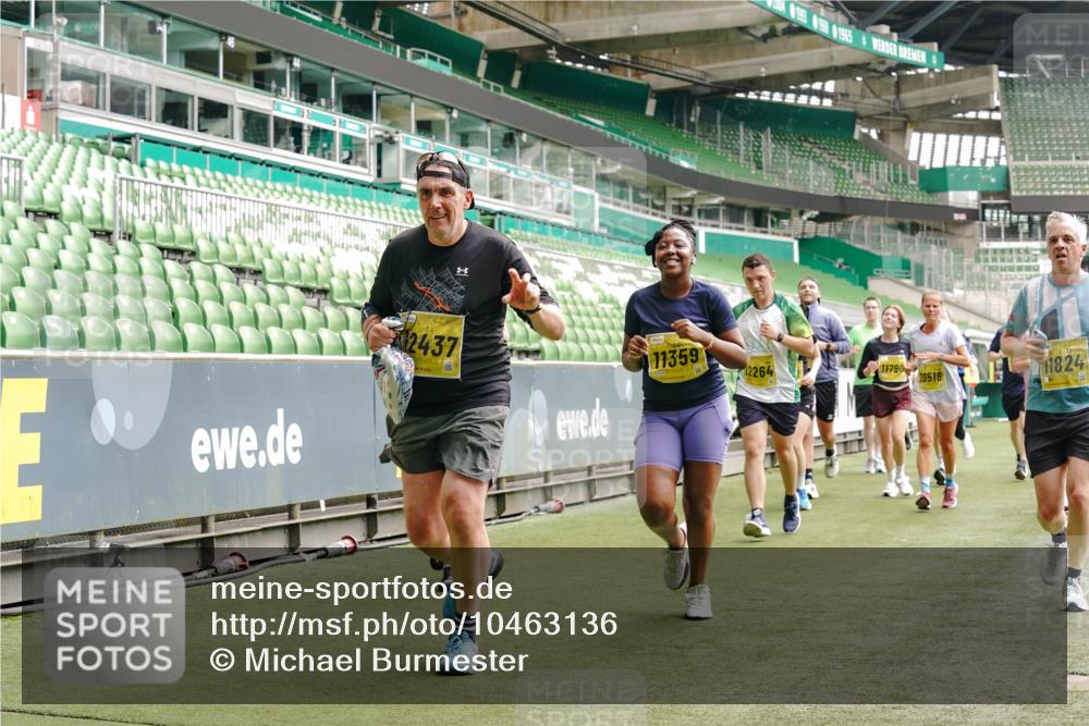 13.09.2026 - 21. swb-Marathon Bremen Michael Burmester http://msf.ph/oto/10463136 13.09.2026 10:34:51 Laufen im Stadion 10018, 10093, 10144, 10147, 10157, 10173, 10175, 10177, 10181, 10185, 10236, 10240, 10245, 10254, 10297, 10309, 10355, 10356, 10367, 10368, 10369, 10377, 10415, 10423, 10427, 10428, 10460, 10485, 10492, 10528, 10559, 10578, 10604, 10636, 10639, 10668, 10669, 10677, 10687, 10691, 10699, 10700, 10715, 10772, 10787, 10788, 10809, 10828, 10857, 10914, 10928, 11126, 11162, 11343, 11803, 11965, 10146, 10222 meine-sportfotos.de