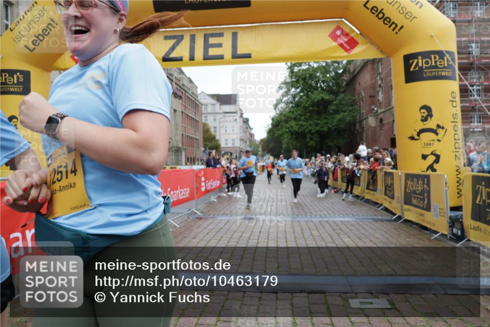 13.09.2026 - Kiel Lauf Yannick Fuchs http://msf.ph/oto/10463179 13.09.2026 09:55:16 Ziel 1354, 2079, 2186, 5883, 6102, 7322, 9117, 10609, 10743, 11564, 12514, 449, 1412, 1436, 2979, 3489, 3846, 4107, 4640, 4911, 4948, 5307, 6054, 6158, 6955, 7661, 7813, 7819, 7969, 8327, 9509, 9588, 9790, 9932, 10635, 1495, 2061, 5824, 7846, 8408, 11421, 3489, 4911, 5503, 5504, 6815, 8327 meine-sportfotos.de