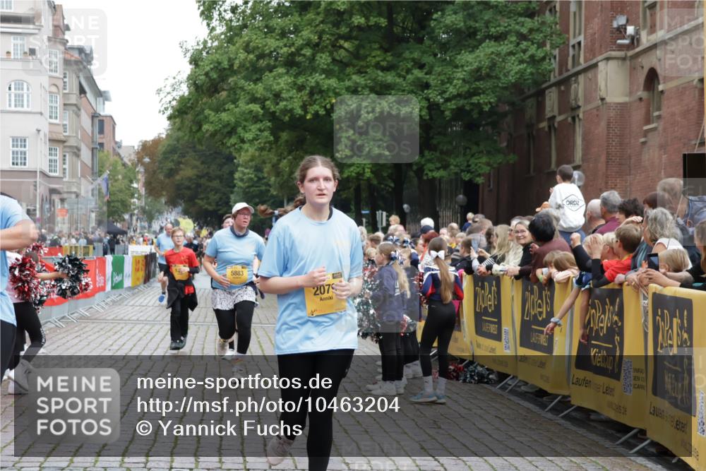 13.09.2026 - Kiel Lauf Yannick Fuchs http://msf.ph/oto/10463204 13.09.2026 09:55:17 Ziel 1354, 2079, 2186, 5883, 6102, 7322, 9117, 10609, 10743, 11564, 12514, 449, 1412, 1436, 2979, 3489, 3846, 4107, 4640, 4911, 4948, 5307, 6054, 6158, 6955, 7661, 7813, 7819, 7969, 8327, 9509, 9588, 9790, 9932, 10635, 1495, 2061, 5824, 5986, 7087, 7846, 8408, 11421, 3489, 4911, 5503, 5504, 6815, 7661, 8327 meine-sportfotos.de