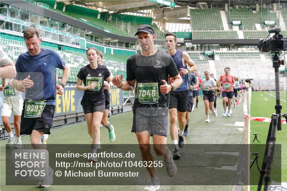 13.09.2026 - 21. swb-Marathon Bremen Michael Burmester http://msf.ph/oto/10463255 13.09.2026 13:12:43 Laufen im Stadion 118, 183, 270, 278, 349, 514, 576, 695, 702, 703, 843, 933, 950, 1005, 1113, 1143, 1226, 1286, 1334, 1426, 1435, 1641, 1849, 1851, 1936, 1952, 1991, 2005, 2248, 2264, 2281, 2299, 2336, 2353, 2375, 2377, 2398, 2426, 2439, 2461, 2478, 2505, 2612, 2659, 2665, 2673, 2684, 2765, 2773, 2792, 2804, 2815, 2816, 2822, 2850, 2860, 2884, 2895, 2907, 2921, 2963, 2966, 2975, 2976, 3016, 3027, 3079, 3082, 3143, 3155, 3253, 3277, 3293, 3308, 3313, 3328, 3349, 3434, 551 meine-sportfotos.de