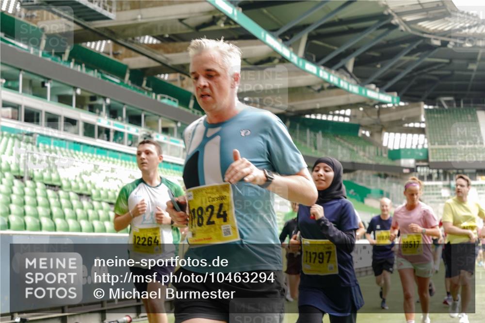 13.09.2026 - 21. swb-Marathon Bremen Michael Burmester http://msf.ph/oto/10463294 13.09.2026 10:34:53 Laufen im Stadion 10018, 10093, 10144, 10147, 10157, 10173, 10175, 10177, 10181, 10185, 10236, 10240, 10245, 10254, 10297, 10309, 10355, 10356, 10367, 10368, 10369, 10377, 10415, 10423, 10427, 10428, 10460, 10485, 10492, 10528, 10559, 10578, 10604, 10636, 10639, 10668, 10669, 10677, 10687, 10691, 10699, 10700, 10715, 10772, 10787, 10788, 10809, 10828, 10857, 10914, 10928, 11126, 11162, 11343, 11803, 11965, 10146, 10222 meine-sportfotos.de