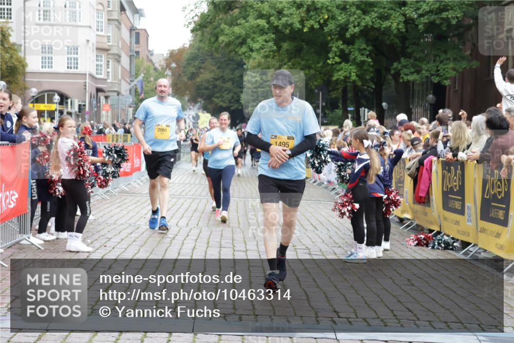 13.09.2026 - Kiel Lauf Yannick Fuchs http://msf.ph/oto/10463314 13.09.2026 09:55:26 Ziel 1354, 1495, 2061, 2186, 5824, 5883, 7322, 11421, 1412, 1436, 2079, 4107, 4640, 5307, 6054, 6102, 6158, 6955, 7969, 9117, 9509, 9588, 9790, 10609, 10635, 10743, 11564, 12514, 5986, 7087, 7846, 8408, 9226, 9741, 11962, 11970, 12142, 12261, 449, 2979, 3846, 4911, 4948, 6955, 7661, 7813, 7819, 7969, 8327, 9509, 9790, 9932 meine-sportfotos.de
