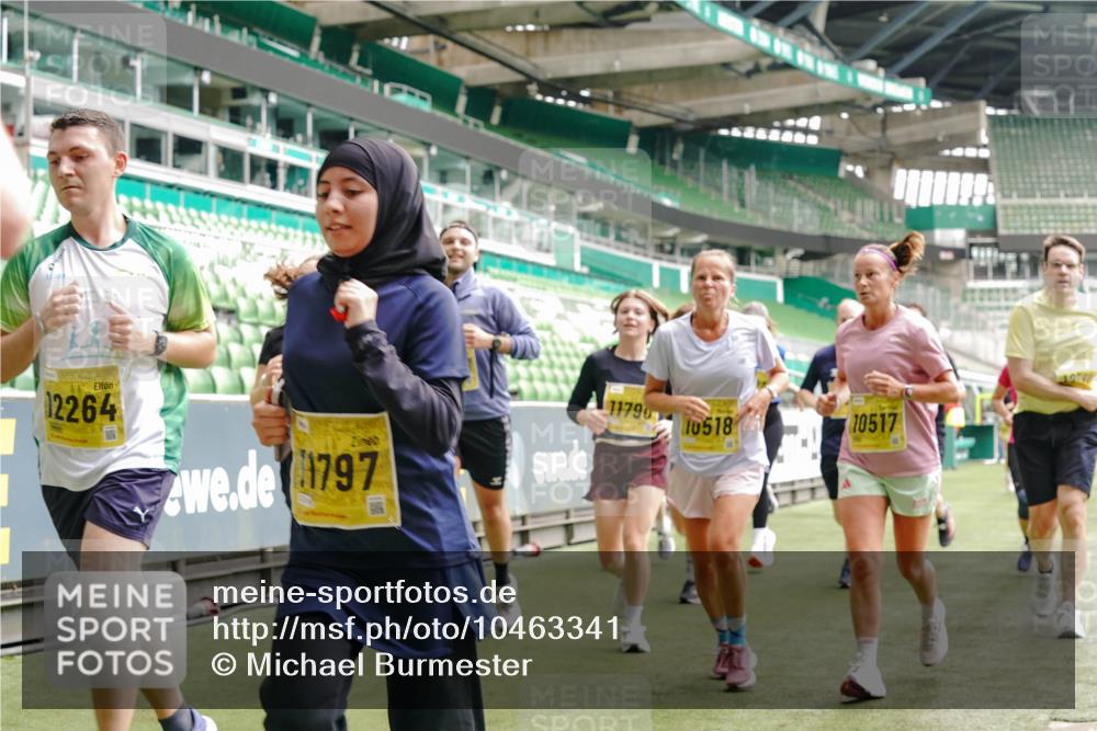 13.09.2026 - 21. swb-Marathon Bremen Michael Burmester http://msf.ph/oto/10463341 13.09.2026 10:34:54 Laufen im Stadion 10018, 10093, 10144, 10147, 10157, 10173, 10175, 10177, 10181, 10185, 10236, 10240, 10245, 10254, 10297, 10309, 10355, 10356, 10367, 10368, 10369, 10377, 10415, 10423, 10427, 10428, 10460, 10485, 10492, 10528, 10559, 10578, 10604, 10636, 10639, 10668, 10669, 10677, 10687, 10691, 10699, 10700, 10715, 10772, 10787, 10788, 10809, 10828, 10857, 10914, 10928, 11126, 11162, 11343, 11803, 11965, 10146, 10222 meine-sportfotos.de