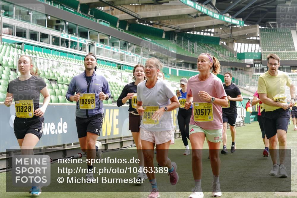 13.09.2026 - 21. swb-Marathon Bremen Michael Burmester http://msf.ph/oto/10463389 13.09.2026 10:34:54 Laufen im Stadion 10018, 10093, 10144, 10147, 10157, 10173, 10175, 10177, 10181, 10185, 10236, 10240, 10245, 10254, 10297, 10309, 10355, 10356, 10367, 10368, 10369, 10377, 10415, 10423, 10427, 10428, 10460, 10485, 10492, 10528, 10559, 10578, 10604, 10636, 10639, 10668, 10669, 10677, 10687, 10691, 10699, 10700, 10715, 10772, 10787, 10788, 10809, 10828, 10857, 10914, 10928, 11126, 11162, 11343, 11803, 11965, 10146, 10222 meine-sportfotos.de