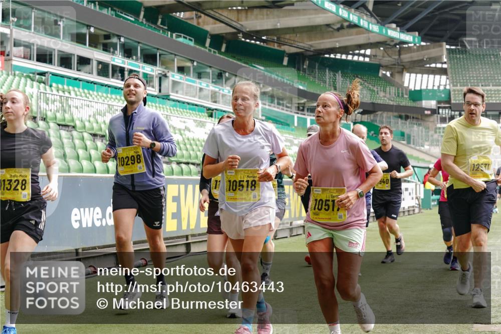 13.09.2026 - 21. swb-Marathon Bremen Michael Burmester http://msf.ph/oto/10463443 13.09.2026 10:34:54 Laufen im Stadion 10018, 10093, 10144, 10147, 10157, 10173, 10175, 10177, 10181, 10185, 10236, 10240, 10245, 10254, 10297, 10309, 10355, 10356, 10367, 10368, 10369, 10377, 10415, 10423, 10427, 10428, 10460, 10485, 10492, 10528, 10559, 10578, 10604, 10636, 10639, 10668, 10669, 10677, 10687, 10691, 10699, 10700, 10715, 10772, 10787, 10788, 10809, 10828, 10857, 10914, 10928, 11126, 11162, 11343, 11803, 11965, 10146, 10222 meine-sportfotos.de