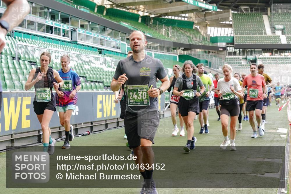 13.09.2026 - 21. swb-Marathon Bremen Michael Burmester http://msf.ph/oto/10463452 13.09.2026 13:12:46 Laufen im Stadion 118, 183, 270, 278, 349, 514, 576, 600, 695, 702, 703, 843, 933, 950, 1005, 1113, 1143, 1226, 1286, 1334, 1426, 1435, 1641, 1849, 1851, 1936, 1952, 1991, 2005, 2248, 2264, 2281, 2336, 2353, 2375, 2377, 2398, 2426, 2439, 2461, 2478, 2505, 2612, 2659, 2665, 2673, 2684, 2765, 2773, 2792, 2804, 2815, 2816, 2822, 2850, 2860, 2884, 2895, 2907, 2921, 2963, 2966, 2972, 2975, 2976, 3016, 3027, 3079, 3082, 3143, 3155, 3253, 3277, 3293, 3308, 3313, 3328, 3349, 3434 meine-sportfotos.de