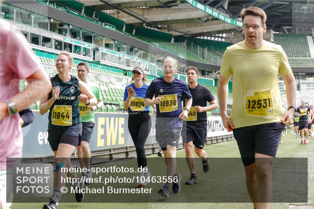 13.09.2026 - 21. swb-Marathon Bremen Michael Burmester http://msf.ph/oto/10463556 13.09.2026 10:34:56 Laufen im Stadion 10018, 10093, 10144, 10147, 10157, 10173, 10175, 10177, 10181, 10182, 10185, 10236, 10240, 10245, 10254, 10297, 10309, 10355, 10356, 10367, 10368, 10369, 10377, 10415, 10423, 10427, 10428, 10460, 10477, 10485, 10492, 10528, 10559, 10578, 10604, 10617, 10636, 10639, 10668, 10669, 10677, 10687, 10691, 10699, 10700, 10715, 10772, 10787, 10788, 10809, 10828, 10857, 10914, 10928, 11126, 11162, 11343, 11803, 11965, 10146, 10222 meine-sportfotos.de