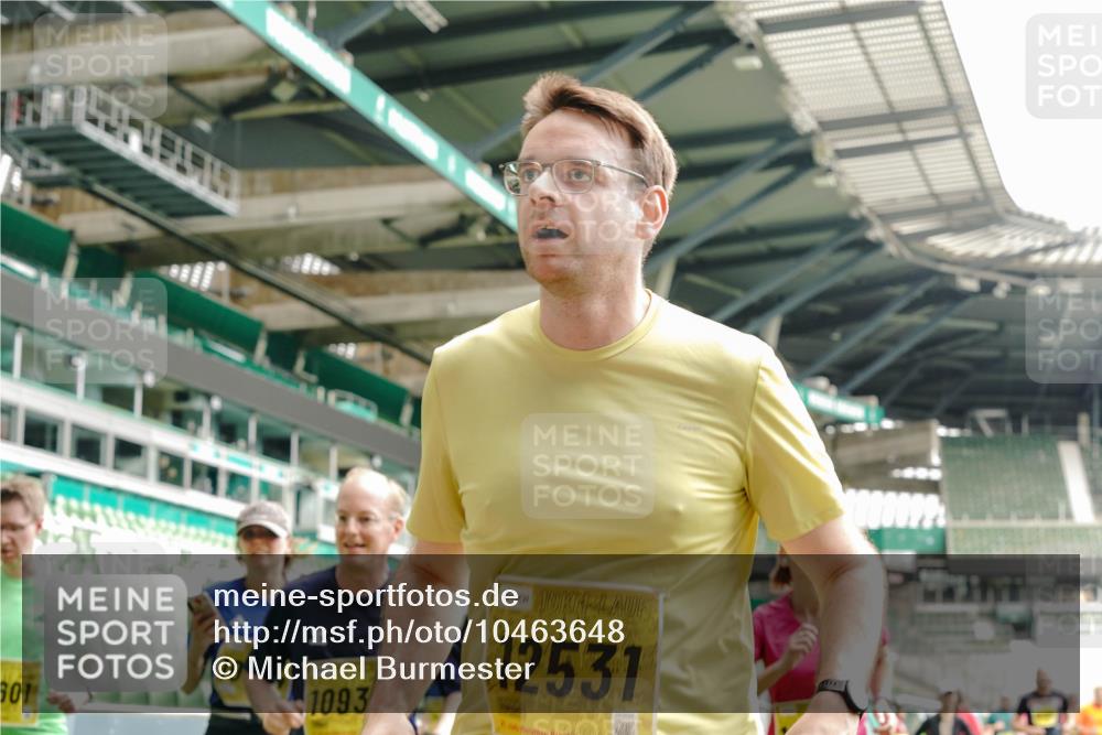 13.09.2026 - 21. swb-Marathon Bremen Michael Burmester http://msf.ph/oto/10463648 13.09.2026 10:34:57 Laufen im Stadion 10018, 10093, 10144, 10147, 10157, 10173, 10175, 10177, 10181, 10182, 10185, 10195, 10236, 10240, 10245, 10254, 10297, 10309, 10355, 10356, 10367, 10368, 10369, 10377, 10415, 10423, 10427, 10428, 10460, 10477, 10485, 10492, 10528, 10559, 10578, 10604, 10617, 10636, 10639, 10668, 10669, 10677, 10691, 10699, 10700, 10715, 10772, 10787, 10788, 10809, 10828, 10857, 10914, 10928, 11126, 11162, 11343, 11803, 11965, 10146, 10222 meine-sportfotos.de