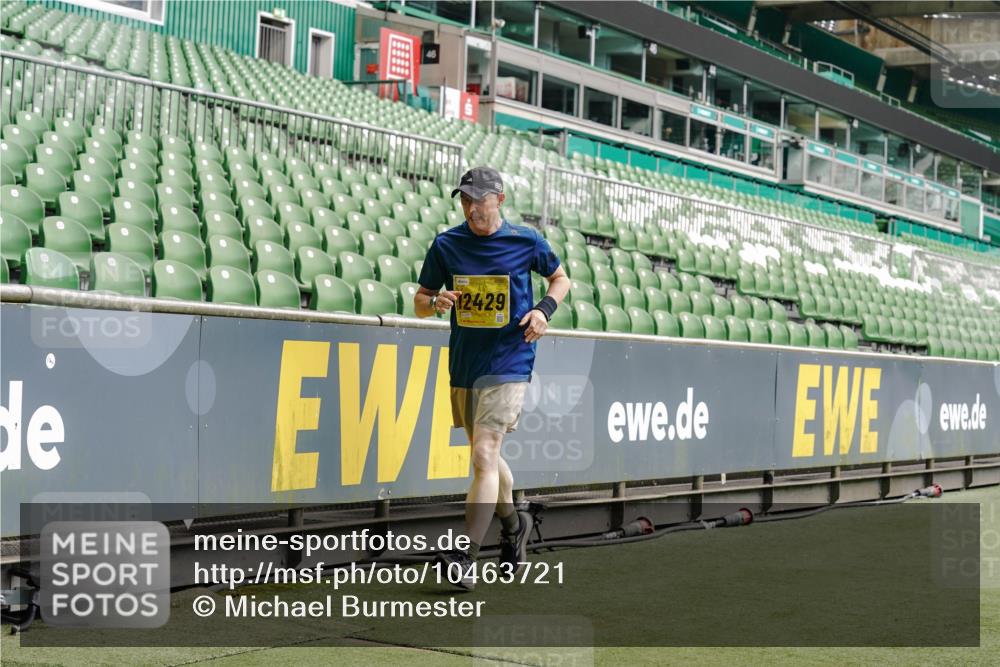 13.09.2026 - 21. swb-Marathon Bremen Michael Burmester http://msf.ph/oto/10463721 13.09.2026 10:34:59 Laufen im Stadion 10018, 10093, 10144, 10147, 10157, 10173, 10175, 10177, 10181, 10182, 10185, 10195, 10236, 10240, 10245, 10254, 10297, 10309, 10355, 10356, 10367, 10368, 10369, 10377, 10409, 10415, 10427, 10428, 10460, 10477, 10485, 10492, 10528, 10559, 10578, 10604, 10617, 10636, 10639, 10668, 10669, 10677, 10691, 10699, 10700, 10715, 10772, 10787, 10828, 10857, 10914, 10928, 11126, 11162, 11343, 11803, 11965, 10146, 10222 meine-sportfotos.de