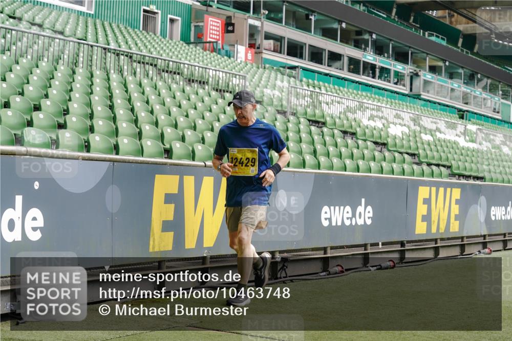 13.09.2026 - 21. swb-Marathon Bremen Michael Burmester http://msf.ph/oto/10463748 13.09.2026 10:34:59 Laufen im Stadion 10018, 10093, 10144, 10147, 10157, 10173, 10175, 10177, 10181, 10182, 10185, 10195, 10236, 10240, 10245, 10254, 10297, 10309, 10355, 10356, 10367, 10368, 10369, 10377, 10409, 10415, 10427, 10428, 10460, 10477, 10485, 10492, 10528, 10559, 10578, 10604, 10617, 10636, 10639, 10668, 10669, 10677, 10691, 10699, 10700, 10715, 10772, 10787, 10828, 10857, 10914, 10928, 11126, 11162, 11343, 11803, 11965, 10146, 10222 meine-sportfotos.de