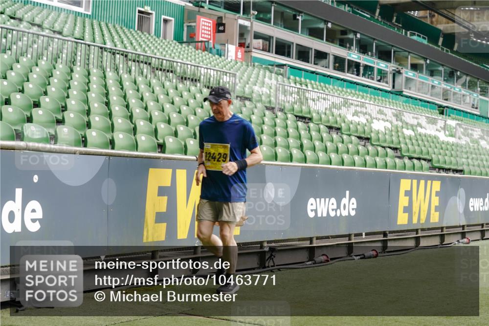 13.09.2026 - 21. swb-Marathon Bremen Michael Burmester http://msf.ph/oto/10463771 13.09.2026 10:34:59 Laufen im Stadion 10018, 10093, 10144, 10147, 10157, 10173, 10175, 10177, 10181, 10182, 10185, 10195, 10236, 10240, 10245, 10254, 10297, 10309, 10355, 10356, 10367, 10368, 10369, 10377, 10409, 10415, 10427, 10428, 10460, 10477, 10485, 10492, 10528, 10559, 10578, 10604, 10617, 10636, 10639, 10668, 10669, 10677, 10691, 10699, 10700, 10715, 10772, 10787, 10828, 10857, 10914, 10928, 11126, 11162, 11343, 11803, 11965, 10146, 10222 meine-sportfotos.de