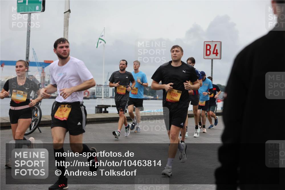 13.09.2026 - Kiel Lauf Andreas Tolksdorf http://msf.ph/oto/10463814 13.09.2026 12:04:20 Kiellinie 11891, 3963, 1, 38, 1250, 4 meine-sportfotos.de