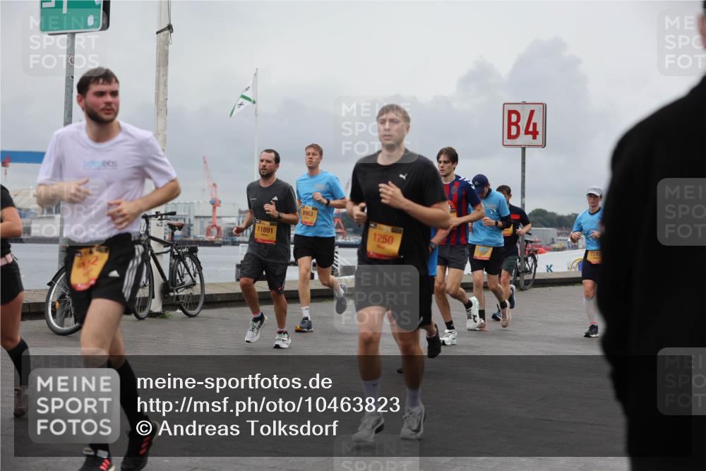 13.09.2026 - Kiel Lauf Andreas Tolksdorf http://msf.ph/oto/10463823 13.09.2026 12:04:21 Kiellinie 11891, 4, 8963, 1250, 729 meine-sportfotos.de