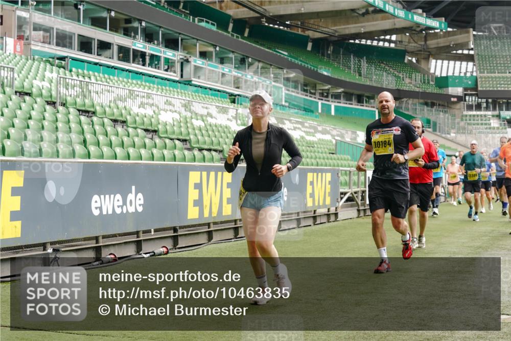 13.09.2026 - 21. swb-Marathon Bremen Michael Burmester http://msf.ph/oto/10463835 13.09.2026 10:35:01 Laufen im Stadion 10018, 10093, 10144, 10147, 10157, 10173, 10175, 10177, 10181, 10182, 10185, 10195, 10240, 10245, 10254, 10297, 10309, 10355, 10356, 10367, 10368, 10369, 10377, 10409, 10415, 10427, 10428, 10460, 10477, 10485, 10492, 10528, 10559, 10578, 10604, 10617, 10636, 10639, 10668, 10669, 10677, 10691, 10699, 10700, 10715, 10772, 10787, 10828, 10857, 10914, 10928, 11126, 11162, 11343, 11803, 11965, 10146, 10222 meine-sportfotos.de