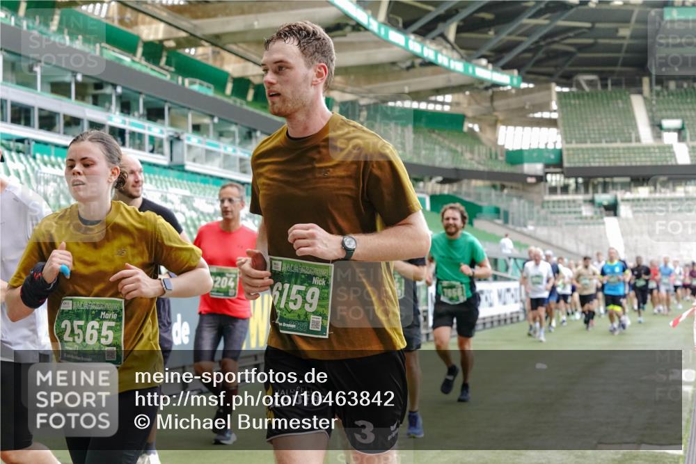 13.09.2026 - 21. swb-Marathon Bremen Michael Burmester http://msf.ph/oto/10463842 13.09.2026 13:12:50 Laufen im Stadion 118, 183, 270, 278, 349, 514, 576, 600, 695, 702, 703, 843, 933, 950, 1005, 1113, 1143, 1226, 1286, 1334, 1426, 1435, 1596, 1641, 1849, 1851, 1936, 1952, 1991, 2005, 2079, 2248, 2264, 2281, 2336, 2353, 2375, 2377, 2398, 2426, 2439, 2461, 2478, 2505, 2612, 2659, 2665, 2673, 2684, 2765, 2773, 2792, 2804, 2815, 2816, 2822, 2850, 2860, 2884, 2895, 2907, 2921, 2963, 2966, 2972, 2975, 2976, 3016, 3027, 3079, 3082, 3143, 3155, 3253, 3277, 3293, 3308, 3313, 3328, 3349, 3434 meine-sportfotos.de