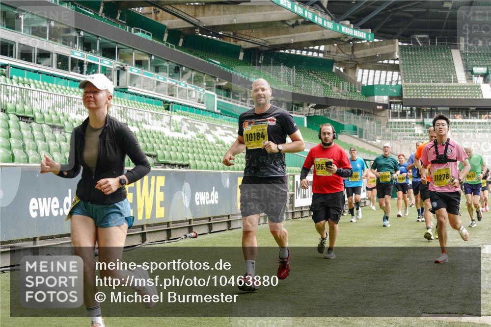 13.09.2026 - 21. swb-Marathon Bremen Michael Burmester http://msf.ph/oto/10463880 13.09.2026 10:35:02 Laufen im Stadion 10018, 10093, 10144, 10147, 10157, 10173, 10175, 10177, 10181, 10182, 10185, 10195, 10240, 10245, 10254, 10297, 10309, 10355, 10356, 10367, 10368, 10369, 10377, 10409, 10415, 10427, 10428, 10460, 10477, 10485, 10492, 10528, 10559, 10578, 10604, 10617, 10636, 10639, 10668, 10669, 10677, 10691, 10699, 10700, 10715, 10772, 10787, 10828, 10857, 10914, 10928, 11126, 11162, 11343, 11803, 11965, 10146, 10222 meine-sportfotos.de
