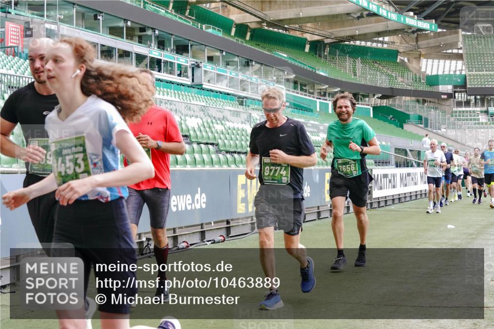 13.09.2026 - 21. swb-Marathon Bremen Michael Burmester http://msf.ph/oto/10463889 13.09.2026 13:12:51 Laufen im Stadion 118, 183, 270, 278, 349, 514, 576, 600, 695, 702, 703, 843, 933, 950, 1005, 1113, 1143, 1226, 1286, 1334, 1426, 1435, 1596, 1641, 1849, 1851, 1936, 1991, 2005, 2079, 2248, 2264, 2281, 2336, 2353, 2375, 2377, 2398, 2426, 2439, 2461, 2478, 2505, 2612, 2659, 2665, 2673, 2684, 2765, 2773, 2792, 2804, 2815, 2816, 2822, 2850, 2860, 2884, 2895, 2907, 2921, 2963, 2966, 2972, 2975, 2976, 3016, 3027, 3079, 3082, 3143, 3155, 3253, 3277, 3293, 3308, 3313, 3328, 3349, 3434 meine-sportfotos.de