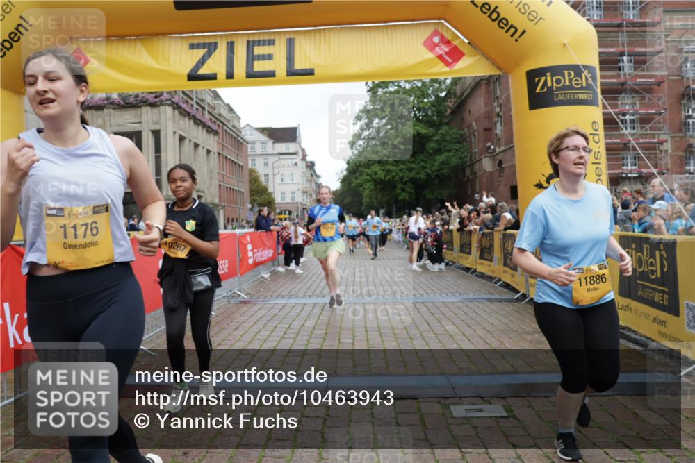 13.09.2026 - Kiel Lauf Yannick Fuchs http://msf.ph/oto/10463943 13.09.2026 09:56:03 Ziel 1176, 1961, 4388, 5056, 8521, 10248, 10267, 10787, 11385, 11886, 1589, 2227, 4121, 4174, 5824, 5986, 7087, 7846, 8248, 8408, 8976, 9226, 9399, 9741, 11421, 11962, 11970, 12142, 12261, 12463, 50, 51, 2949, 3228, 3229, 6172, 6515, 6968, 8832, 9115, 11357, 11790, 12735, 12736, 12752, 1495, 2061, 5824, 11421 meine-sportfotos.de