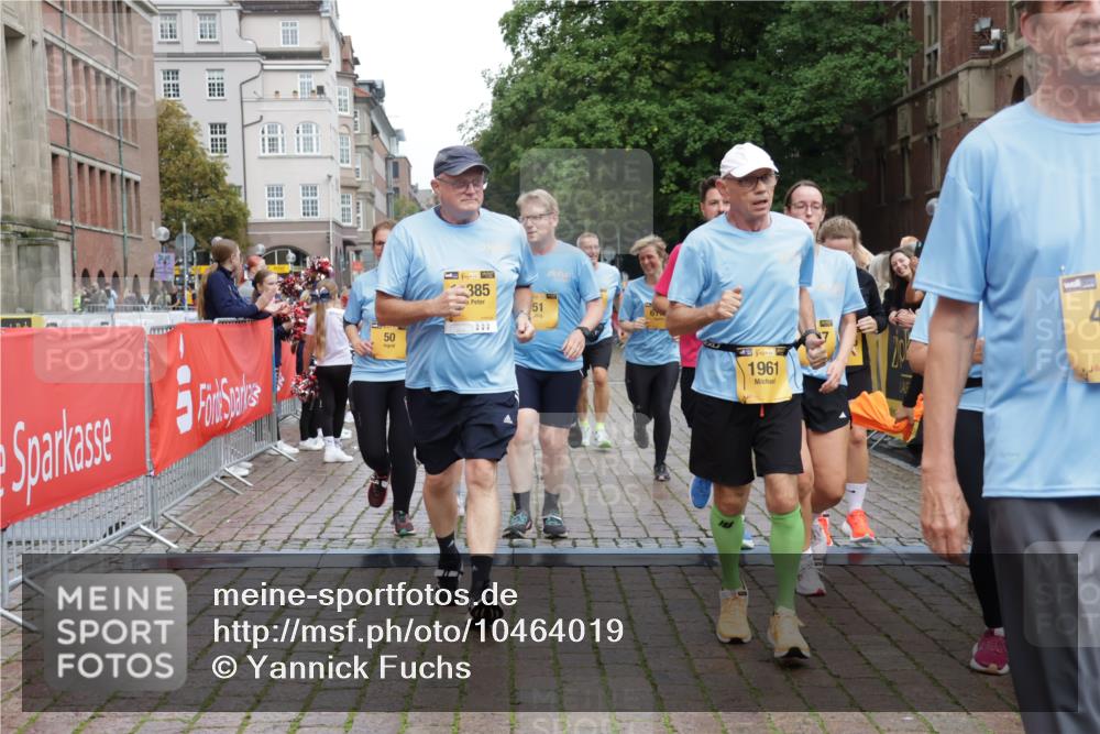 13.09.2026 - Kiel Lauf Yannick Fuchs http://msf.ph/oto/10464019 13.09.2026 09:56:12 Ziel 50, 51, 1961, 3228, 3229, 4388, 6172, 6515, 8832, 10787, 11357, 11385, 11790, 12735, 12736, 12752, 1176, 1589, 2227, 4121, 4174, 5056, 5986, 7087, 8248, 8521, 8976, 9226, 9399, 9741, 10248, 10267, 11886, 11962, 11970, 12142, 12261, 12463, 791, 2949, 5654, 5940, 6968, 8102, 9115, 10230, 12037, 5986, 7087, 7846, 8408, 11962, 11970, 12261 meine-sportfotos.de