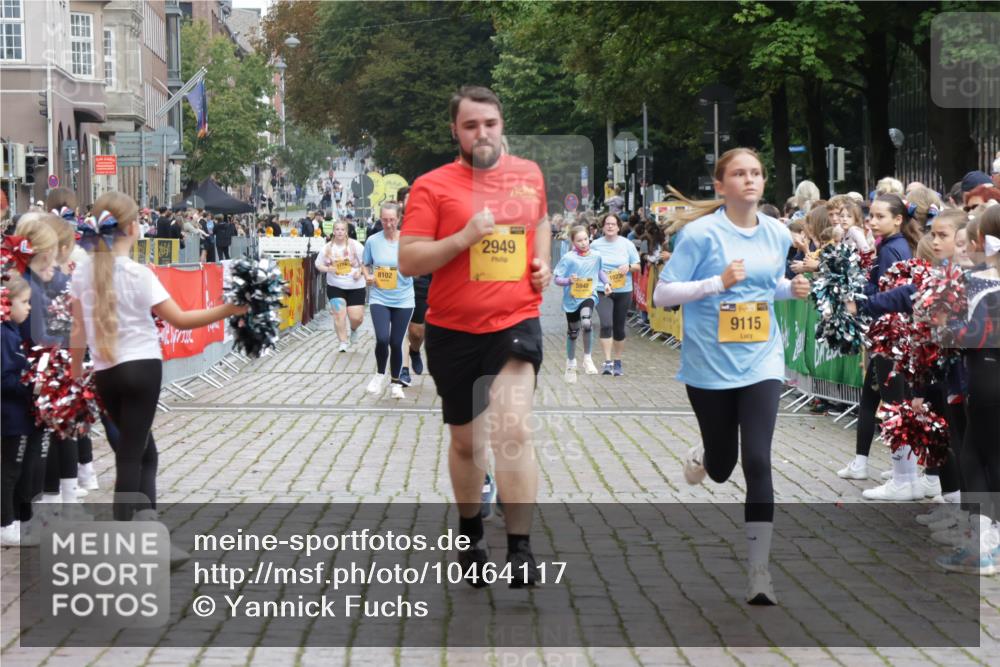 13.09.2026 - Kiel Lauf Yannick Fuchs http://msf.ph/oto/10464117 13.09.2026 09:56:22 Ziel 2949, 3228, 3229, 5940, 6968, 8832, 9115, 12037, 50, 51, 1176, 1589, 1961, 2227, 3228, 3229, 4121, 4174, 4388, 5056, 6172, 6515, 8248, 8521, 8976, 9399, 10248, 10267, 10787, 11357, 11385, 11790, 11886, 12463, 12735, 12736, 12752, 791, 1746, 1774, 2655, 5654, 8102, 10206, 10230, 12072, 4121, 4174, 8976, 9226, 9741, 12142 meine-sportfotos.de
