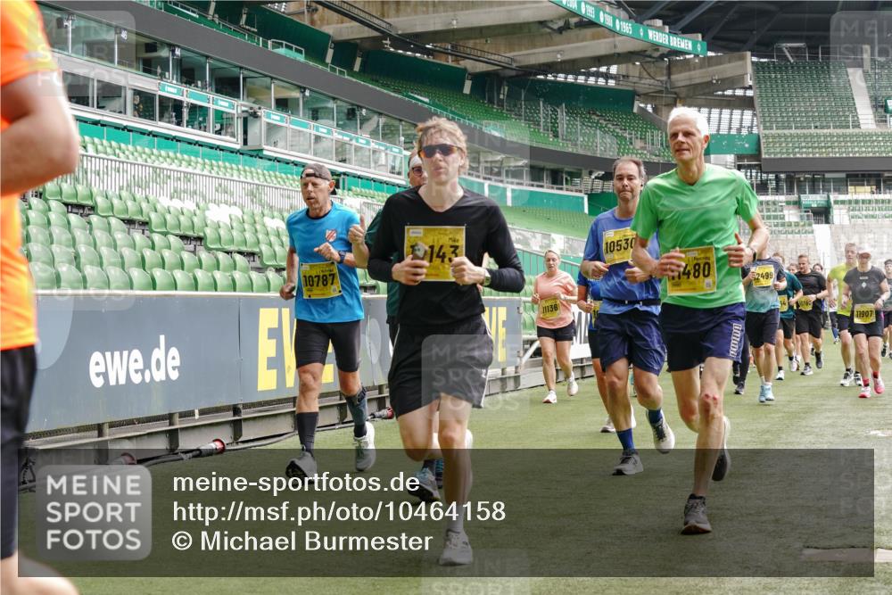 13.09.2026 - 21. swb-Marathon Bremen Michael Burmester http://msf.ph/oto/10464158 13.09.2026 10:35:07 Laufen im Stadion 10018, 10093, 10144, 10147, 10152, 10157, 10173, 10175, 10177, 10181, 10182, 10185, 10195, 10240, 10245, 10254, 10297, 10309, 10355, 10356, 10357, 10367, 10368, 10369, 10377, 10409, 10415, 10427, 10460, 10477, 10485, 10492, 10528, 10559, 10604, 10617, 10636, 10639, 10668, 10669, 10677, 10691, 10699, 10700, 10715, 10772, 10787, 10828, 10857, 10914, 10928, 11126, 11162, 11343, 11803, 11965, 10146, 10222 meine-sportfotos.de